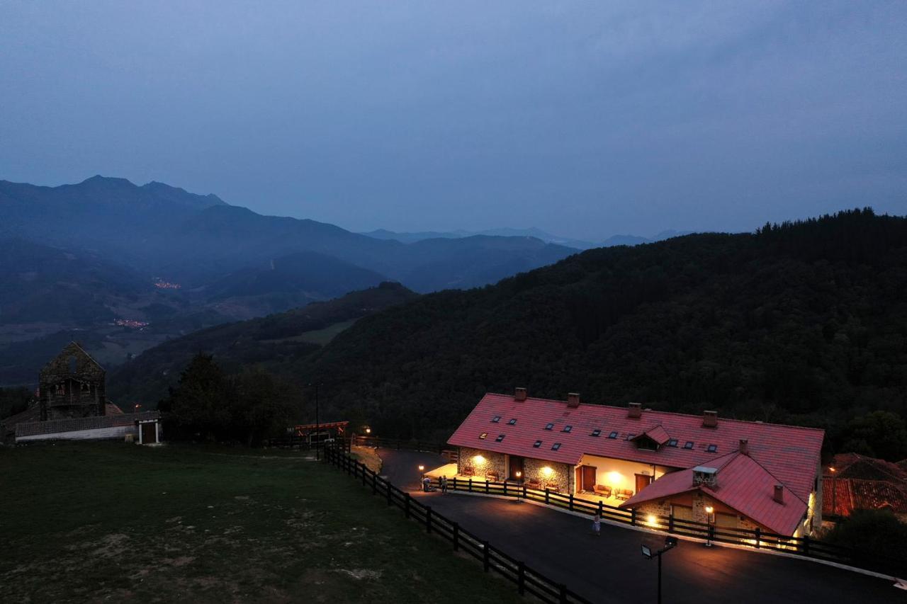 Colio Apartamentos Los Picos De Europa מראה חיצוני תמונה