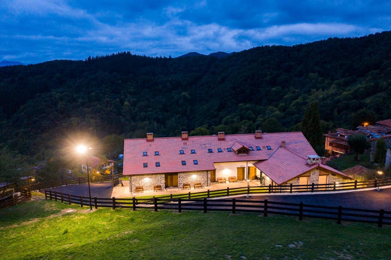 Colio Apartamentos Los Picos De Europa מראה חיצוני תמונה