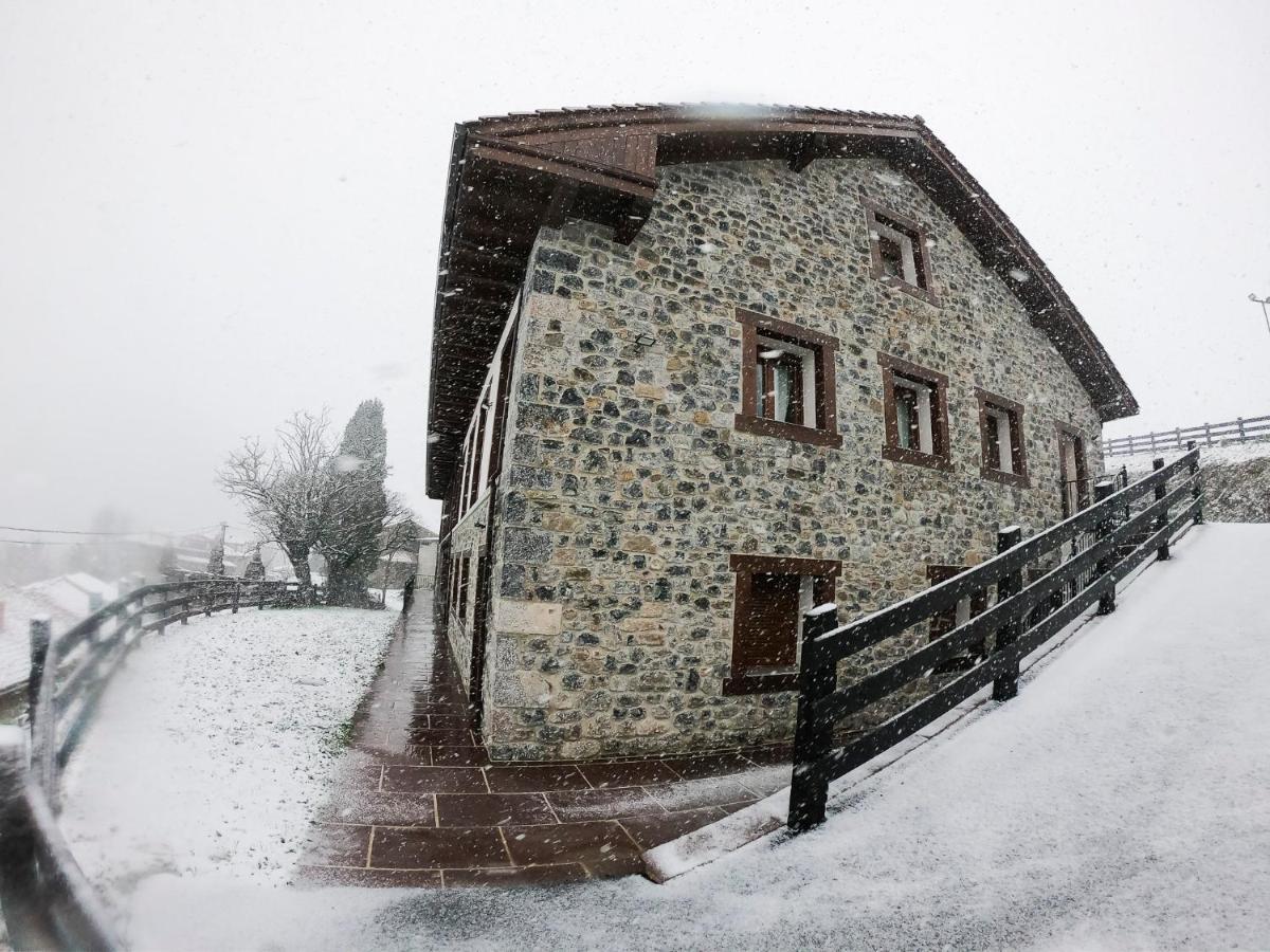 Colio Apartamentos Los Picos De Europa מראה חיצוני תמונה