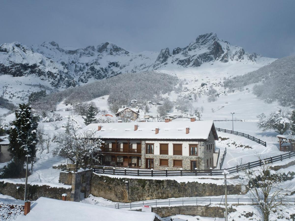 Colio Apartamentos Los Picos De Europa מראה חיצוני תמונה